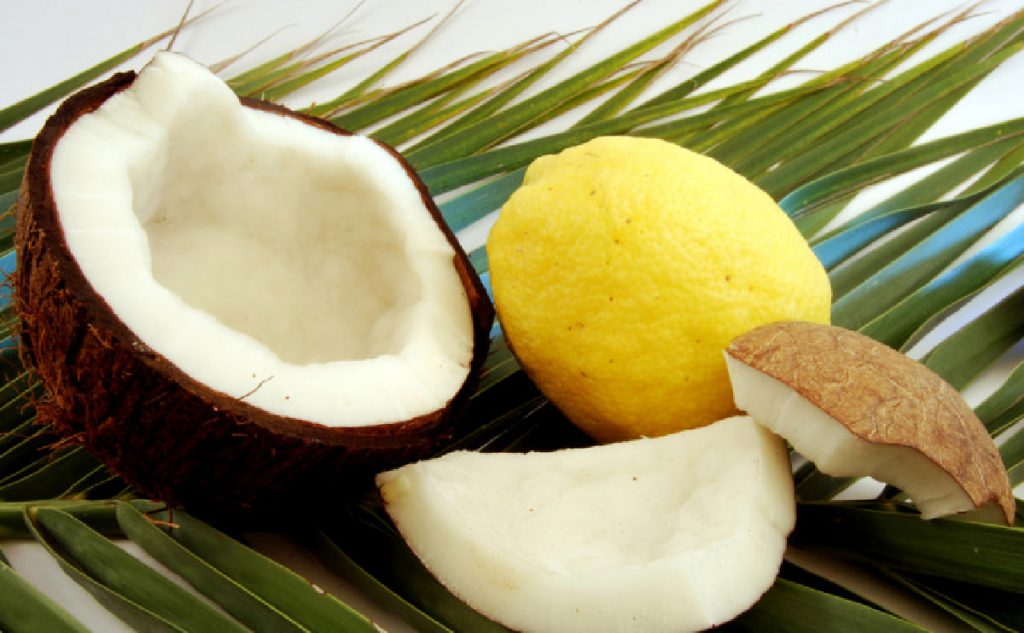 Zumo de limón y coco
