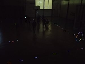 Actividad de educación física con luces