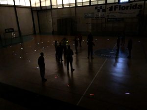 Actividad de educación física con luces